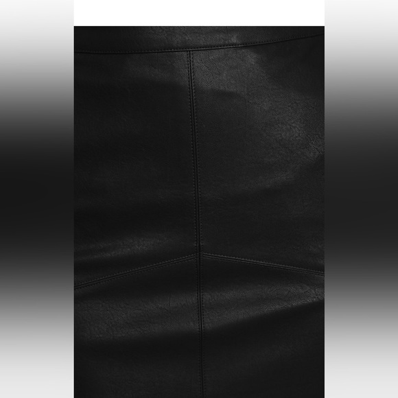 Lulu's Harley Black Vegan Leather Mini Skirt size L - Picture 4 of 9